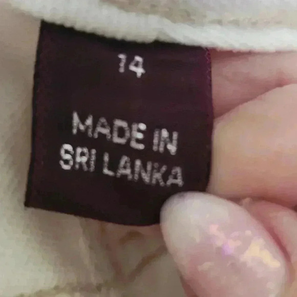 Gloria Vanderbilt Plus Size White  Denim Capri's With Tassle Belt Size 14 - Picture 9 of 9